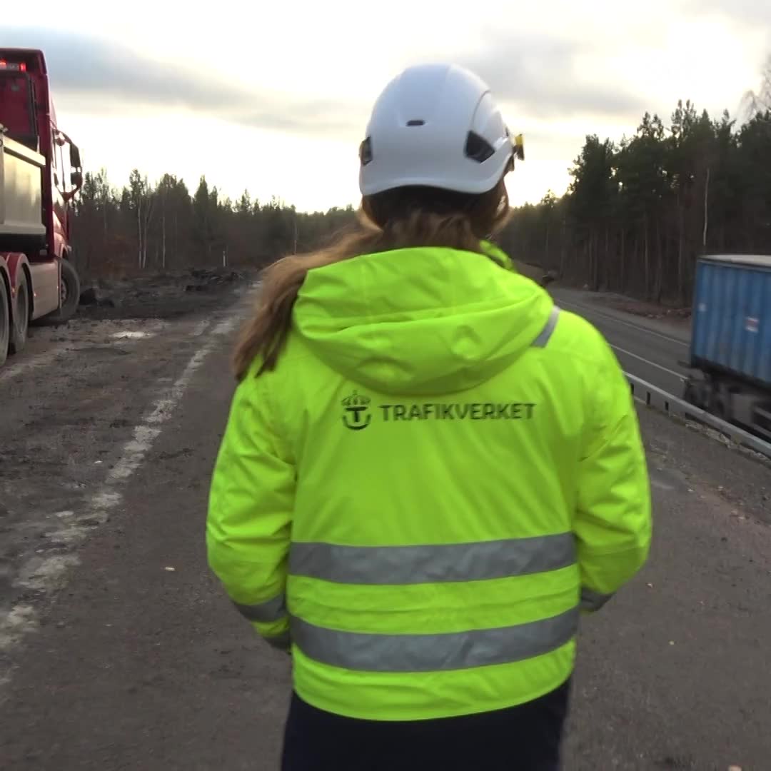 Rödljuskritik i sociala medier – här rullar trafiken på trots fullt vägarbete